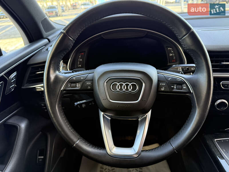 Позашляховик / Кросовер Audi Q7 2017 в Львові