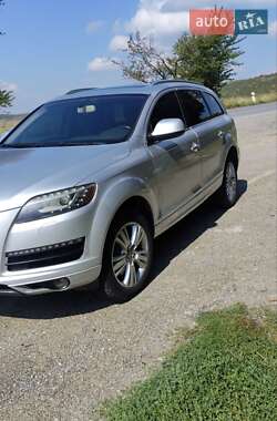 Позашляховик / Кросовер Audi Q7 2010 в 