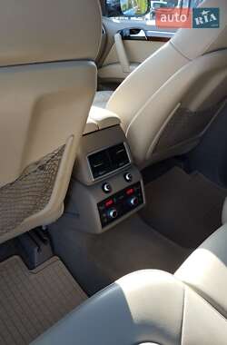 Позашляховик / Кросовер Audi Q7 2010 в 