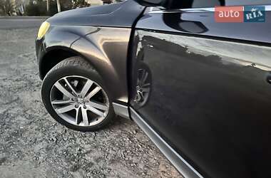 Позашляховик / Кросовер Audi Q7 2011 в 
