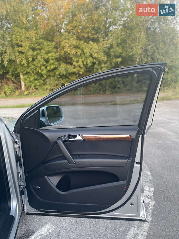 Позашляховик / Кросовер Audi Q7 2013 в Конотопі