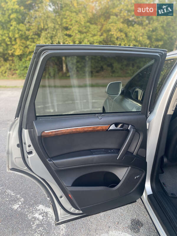 Позашляховик / Кросовер Audi Q7 2013 в Конотопі