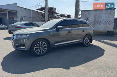 Внедорожник / Кроссовер Audi Q7 2016 в 