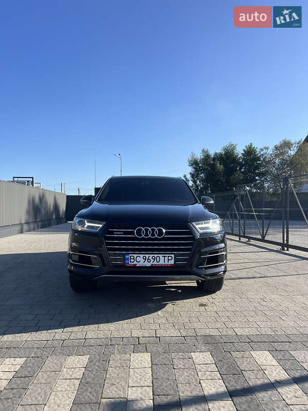 Позашляховик / Кросовер Audi Q7 2017 в Городку
