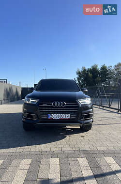 Позашляховик / Кросовер Audi Q7 2017 в 