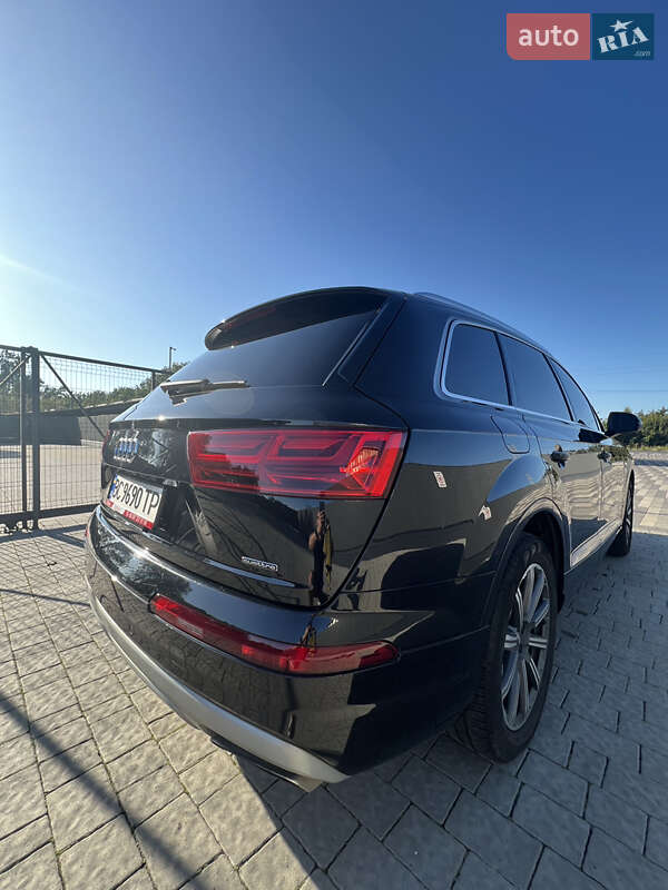 Позашляховик / Кросовер Audi Q7 2017 в Городку