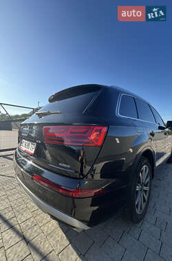 Позашляховик / Кросовер Audi Q7 2017 в 