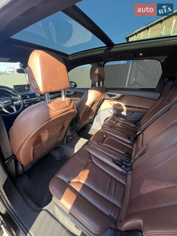 Позашляховик / Кросовер Audi Q7 2017 в Городку