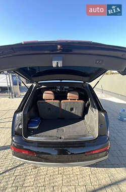 Позашляховик / Кросовер Audi Q7 2017 в 