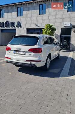 Позашляховик / Кросовер Audi Q7 2013 в  фото 22 Позашляховик / Кросовер Audi Q7 2013 в