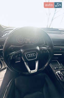Позашляховик / Кросовер Audi Q7 2016 в 