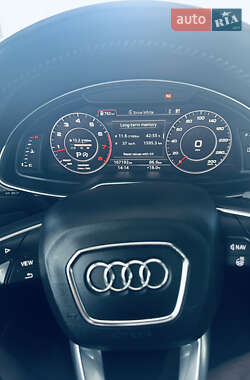 Позашляховик / Кросовер Audi Q7 2016 в 