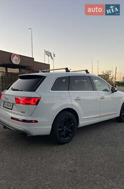 Внедорожник / Кроссовер Audi Q7 2017 в 
