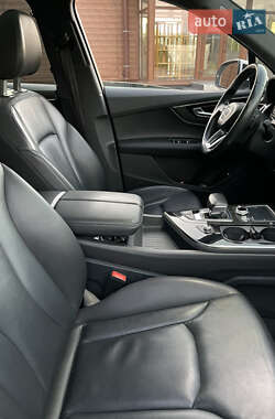 Внедорожник / Кроссовер Audi Q7 2017 в 