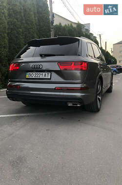 Внедорожник / Кроссовер Audi Q7 2015 в 