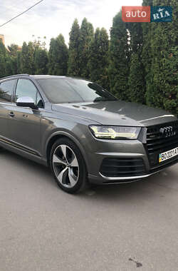 Внедорожник / Кроссовер Audi Q7 2015 в 
