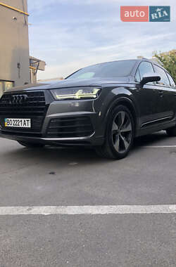 Внедорожник / Кроссовер Audi Q7 2015 в 