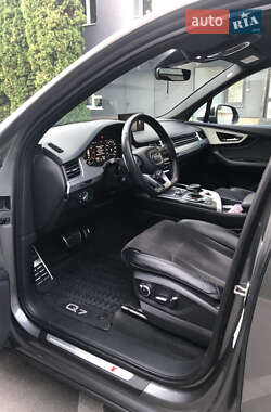 Внедорожник / Кроссовер Audi Q7 2015 в 