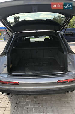 Внедорожник / Кроссовер Audi Q7 2015 в 