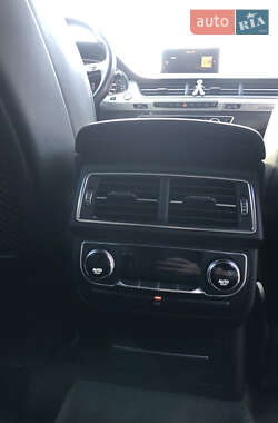 Внедорожник / Кроссовер Audi Q7 2015 в 