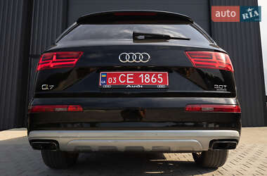 Внедорожник / Кроссовер Audi Q7 2016 в 