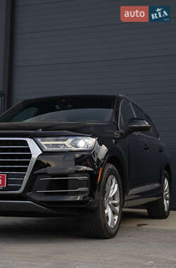 Внедорожник / Кроссовер Audi Q7 2016 в 