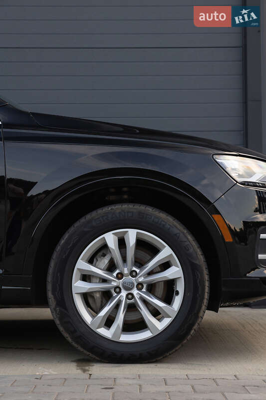 Внедорожник / Кроссовер Audi Q7 2016 в Дубно