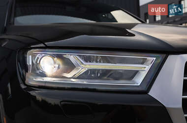 Внедорожник / Кроссовер Audi Q7 2016 в 