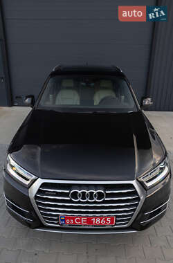 Внедорожник / Кроссовер Audi Q7 2016 в 