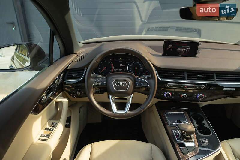 Внедорожник / Кроссовер Audi Q7 2016 в Дубно