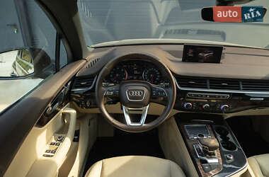 Внедорожник / Кроссовер Audi Q7 2016 в 