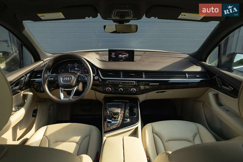 Внедорожник / Кроссовер Audi Q7 2016 в Дубно