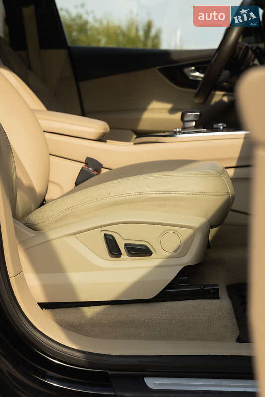 Внедорожник / Кроссовер Audi Q7 2016 в Дубно