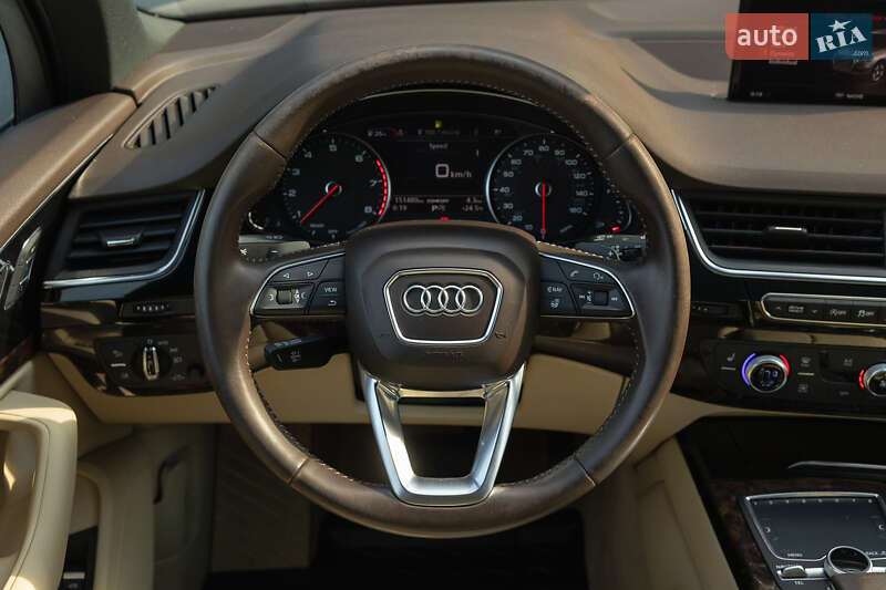 Внедорожник / Кроссовер Audi Q7 2016 в Дубно