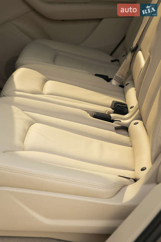 Внедорожник / Кроссовер Audi Q7 2016 в Дубно