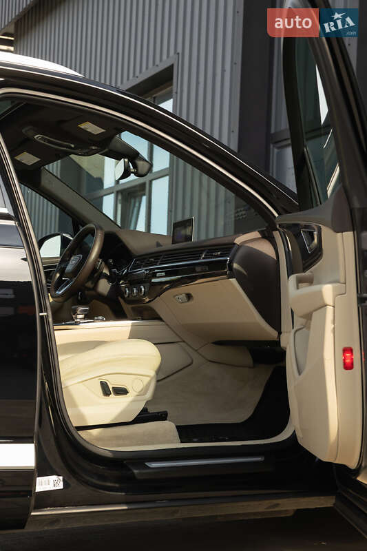 Внедорожник / Кроссовер Audi Q7 2016 в Дубно