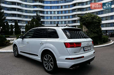 Внедорожник / Кроссовер Audi Q7 2016 в 