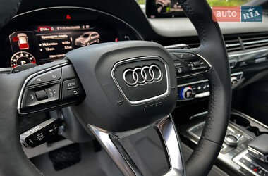 Внедорожник / Кроссовер Audi Q7 2016 в 