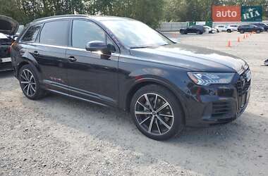 Позашляховик / Кросовер Audi Q7 2021 в 