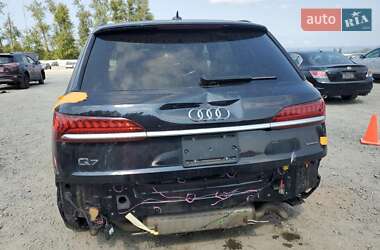 Позашляховик / Кросовер Audi Q7 2021 в 