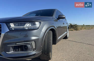 Внедорожник / Кроссовер Audi Q7 2016 в 