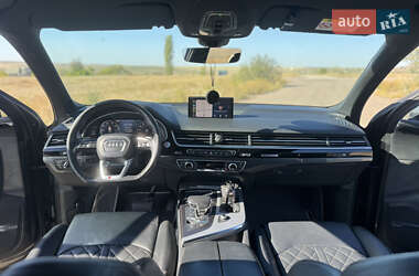 Внедорожник / Кроссовер Audi Q7 2016 в 