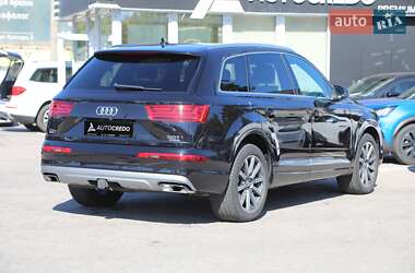 Внедорожник / Кроссовер Audi Q7 2016 в 