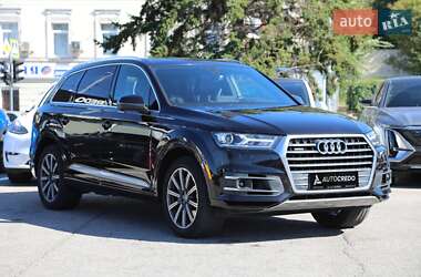Внедорожник / Кроссовер Audi Q7 2016 в 