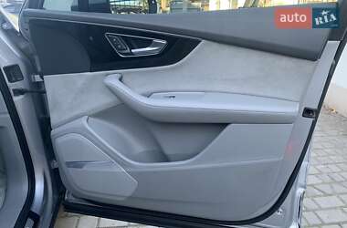 Внедорожник / Кроссовер Audi Q7 2016 в 