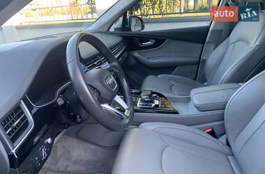 Внедорожник / Кроссовер Audi Q7 2016 в 