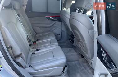 Внедорожник / Кроссовер Audi Q7 2016 в 