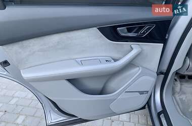 Внедорожник / Кроссовер Audi Q7 2016 в 