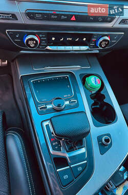 Внедорожник / Кроссовер Audi Q7 2018 в 