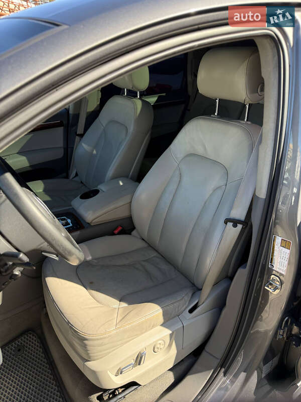 Позашляховик / Кросовер Audi Q7 2010 в Чернівцях